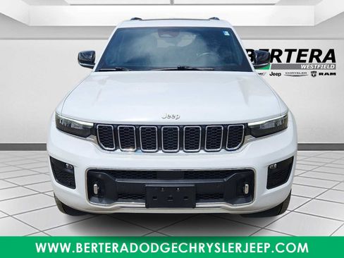 Used 2022 Jeep Grand Cherokee Overland w/ Luxury Tech Group IV AWD/4WD image 2