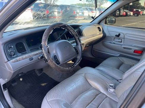 Used 2000 Ford Crown Victoria LX RWD image 6