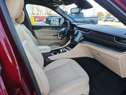 Used 2024 Jeep Grand Cherokee Limited image 25