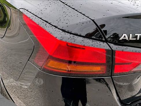 Certified 2024 Nissan Altima 2.5 SV FWD image 29