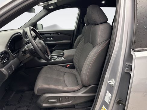 Used 2024 Honda Pilot Sport image 11