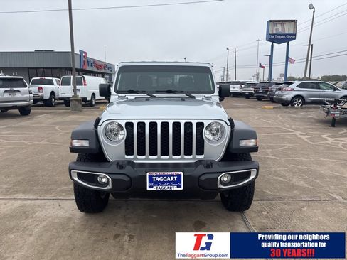 Used 2023 Jeep Gladiator Sport image 9