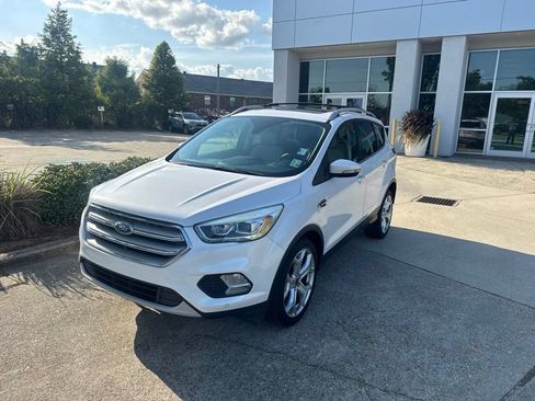 Used 2018 Ford Escape Titanium FWD image 3