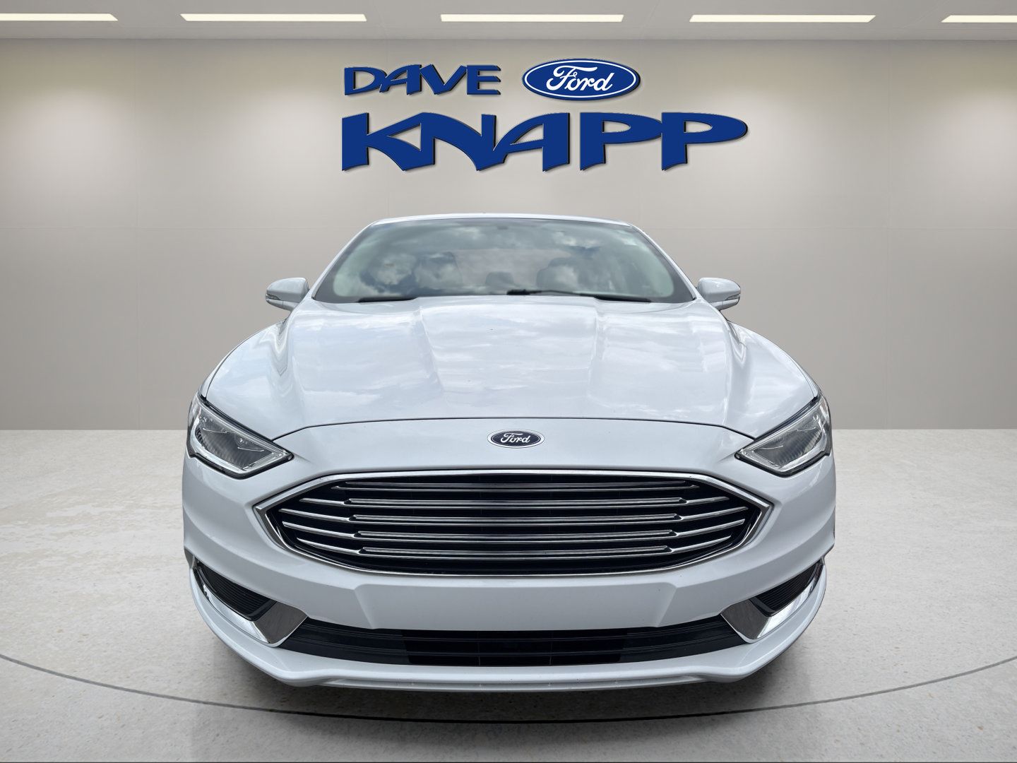 Used 2018 Ford Fusion SE w/ Fusion SE Technology Package FWD image 2