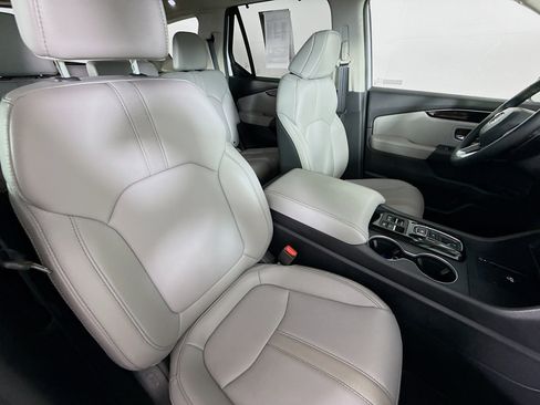 Certified 2025 Honda Pilot Touring image 38