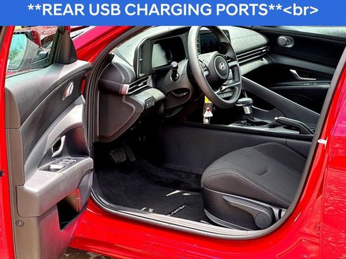 Used 2025 Hyundai Elantra SE image 11