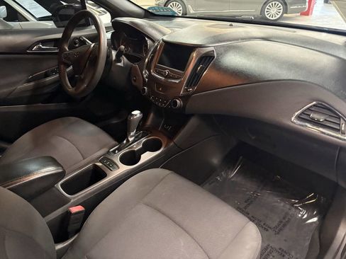 Used 2019 Chevrolet Cruze LT w/ Convenience Package image 22