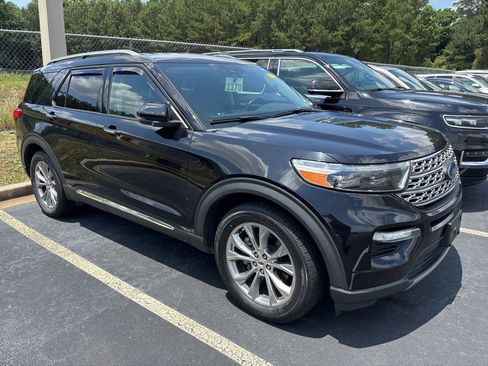 Used 2021 Ford Explorer Limited w/ Equipment Group 301A RWD image 2