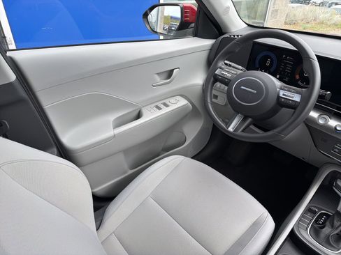 Used 2025 Hyundai Kona SEL AWD/4WD image 12
