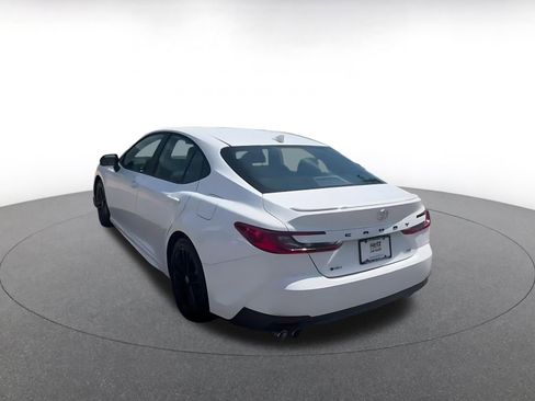 Used 2025 Toyota Camry SE image 11