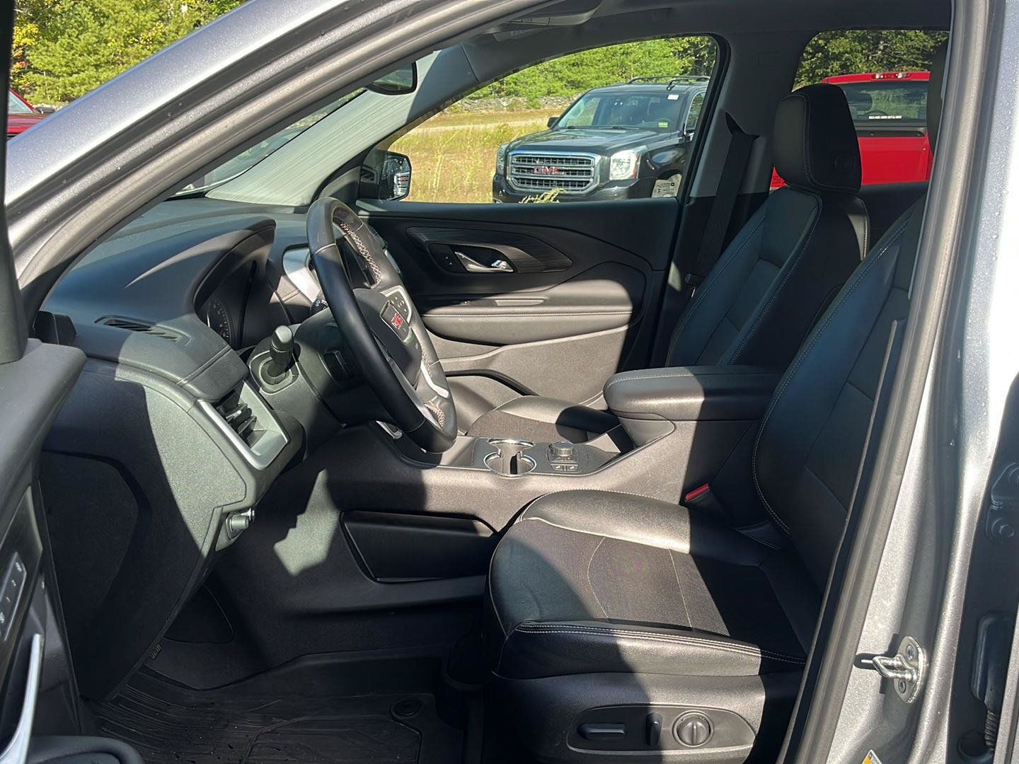 Used 2024 GMC Terrain SLT w/ Elevation Edition AWD/4WD image 9