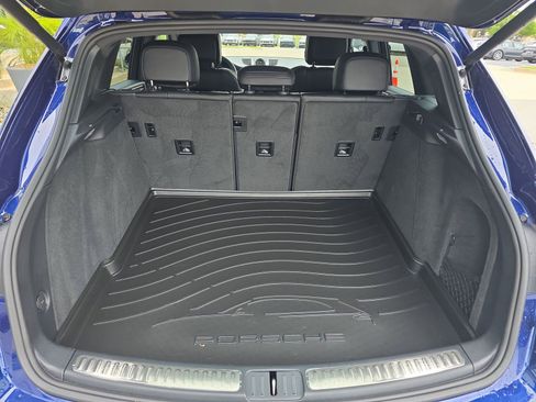 Certified 2025 Porsche Macan AWD/4WD image 25