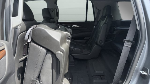 Used 2019 Cadillac Escalade Luxury w/ Escalade Sport Edition AWD/4WD image 28
