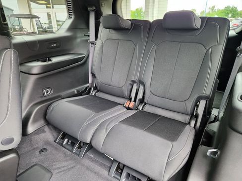 New 2025 Jeep Grand Cherokee L Laredo w/ Luxury Tech Group I image 10