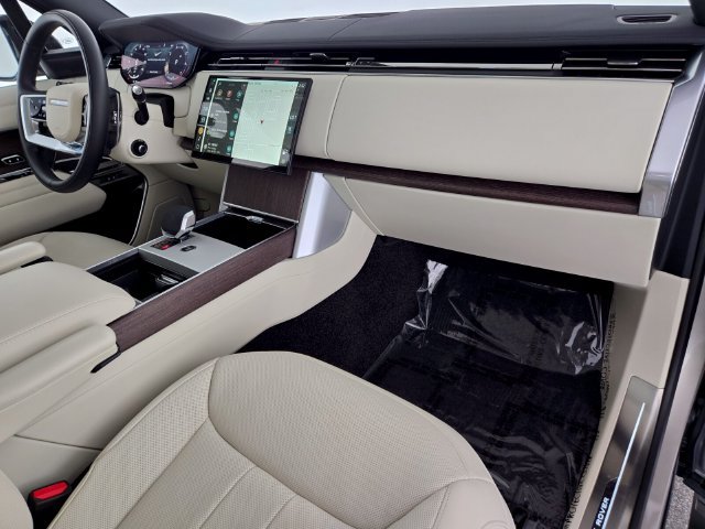 Certified 2025 Land Rover Range Rover Long Wheelbase SE AWD/4WD image 18