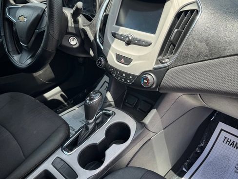 Used 2017 Chevrolet Cruze LS FWD image 11