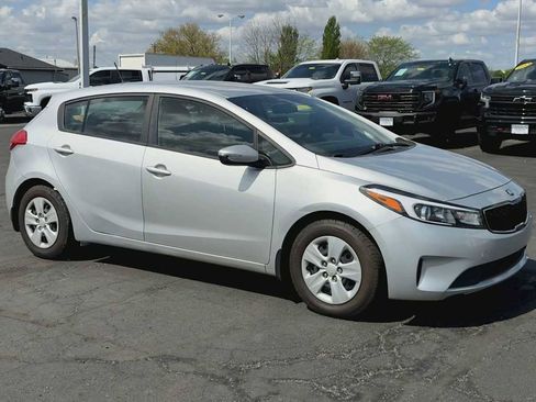 Used 2017 Kia Forte LX FWD image 2
