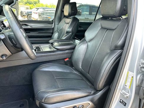 Used 2023 Jeep Wagoneer L Series II AWD/4WD image 17