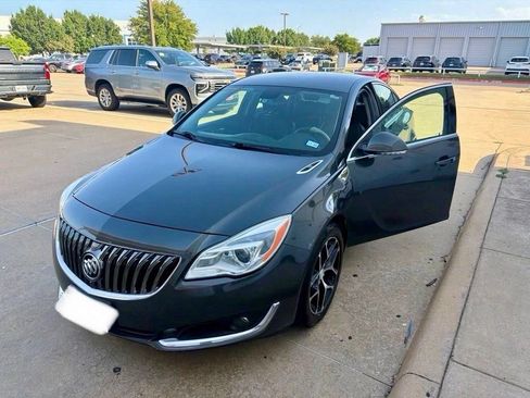 Used 2017 Buick Regal Sport Touring FWD image 3