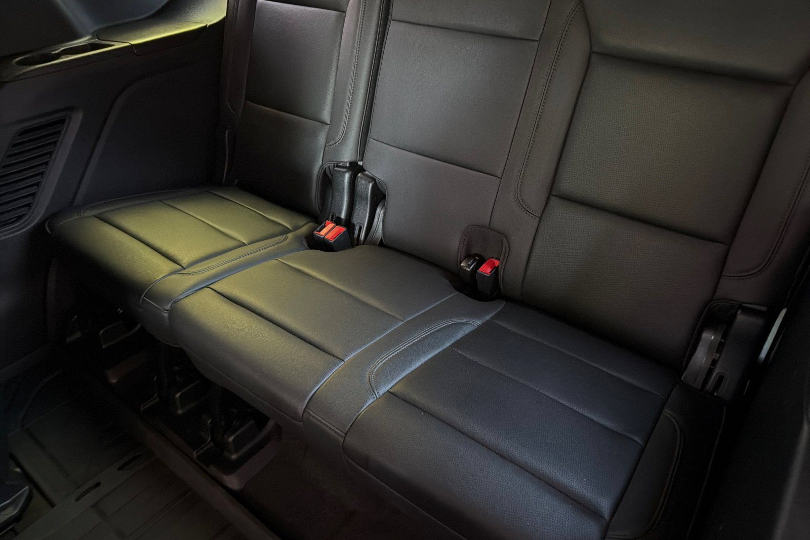 Used 2024 Chevrolet Tahoe High Country AWD/4WD image 15