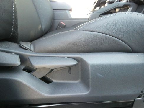 Used 2025 Toyota Tacoma TRD Sport image 36