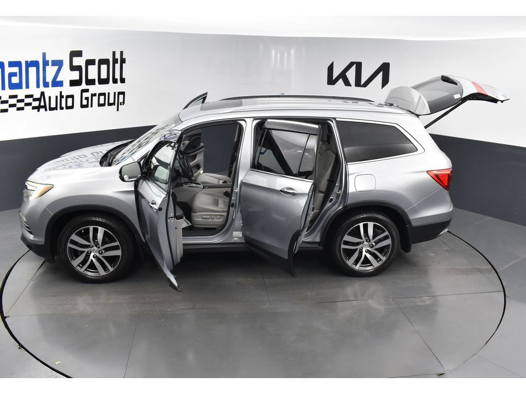 Used 2017 Honda Pilot Touring image 30
