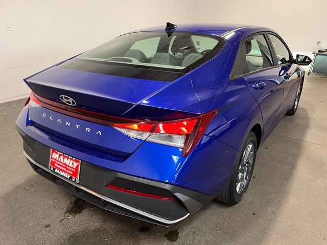 Used 2024 Hyundai Elantra SEL FWD image 3