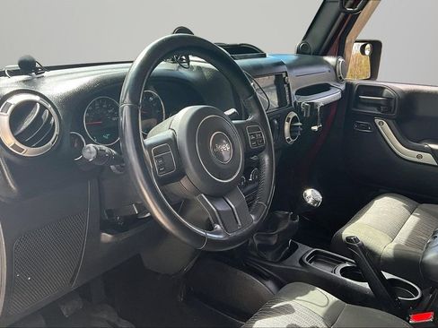 Used 2012 Jeep Wrangler Unlimited Sahara AWD/4WD image 15