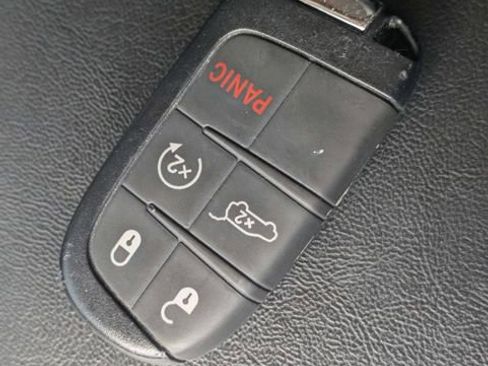 Used 2018 Jeep Compass Latitude w/ Popular Equipment Group image 32