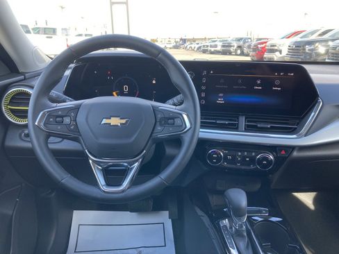 Used 2026 Chevrolet Trax LT w/ LT Convenience Package image 16