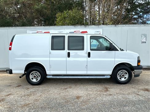 Used 2024 GMC Savana 2500 w/ Driver Convenience Package image 2