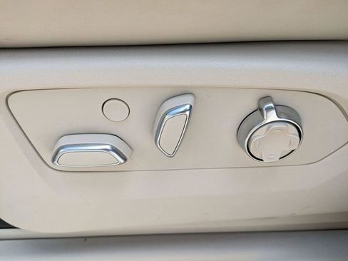 Used 2024 Cadillac Escalade ESV Sport Platinum w/ LPO, ONYX Package AWD/4WD image 24