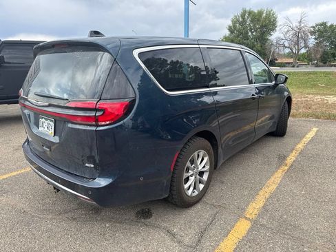 Used 2024 Chrysler Pacifica Touring-L AWD/4WD image 10