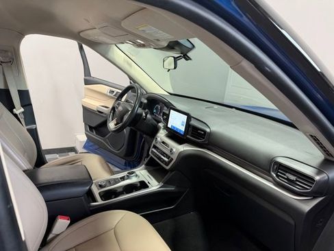 Used 2022 Ford Explorer XLT w/ Equipment Group 202A AWD/4WD image 24