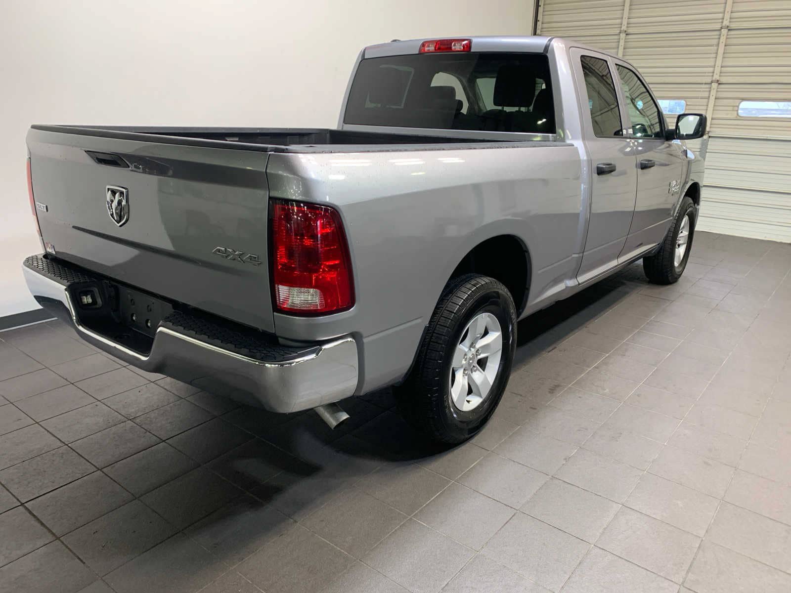 Used 2024 RAM 1500 Classic SLT AWD/4WD image 3
