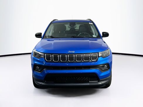 Used 2022 Jeep Compass Latitude w/ Sun and Sound Group AWD/4WD image 2