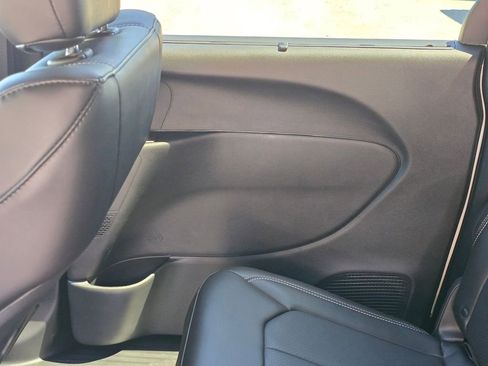 New 2027 Chrysler Pacifica Select FWD image 37