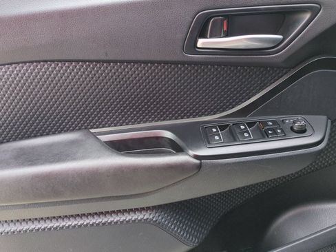 Used 2018 Toyota C-HR XLE FWD image 11
