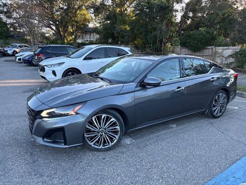 Used 2023 Nissan Altima 2.5 SL image 3