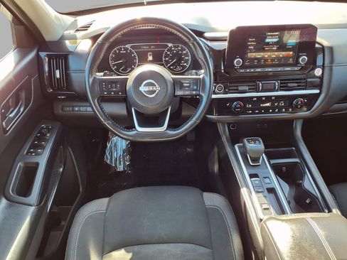 Used 2024 Nissan Pathfinder SV FWD image 4