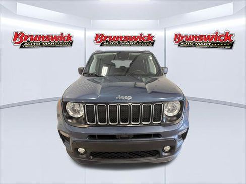 Certified 2022 Jeep Renegade Latitude w/ Convenience Group AWD/4WD image 3