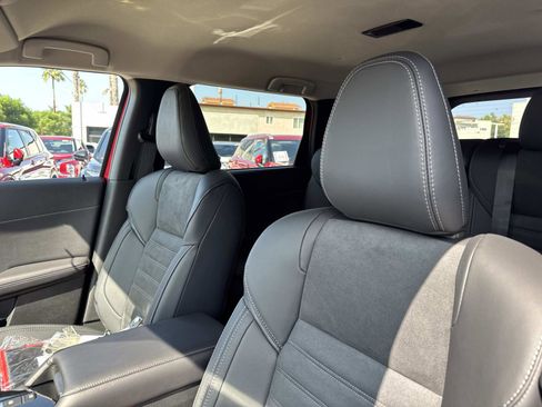 New 2025 Mitsubishi Outlander SE image 17