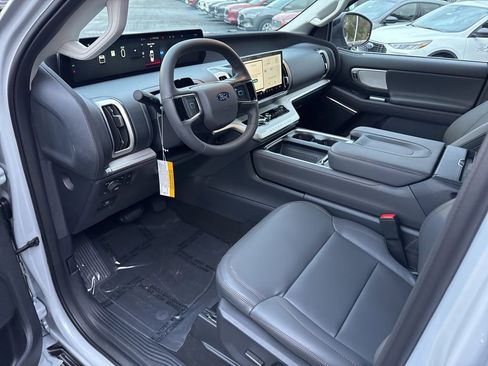 New 2025 Ford Expedition Active image 18