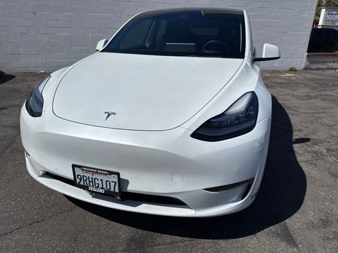 Used 2022 Tesla Model Y Long Range AWD/4WD image 3