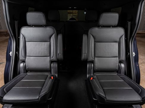 Used 2025 GMC Yukon Denali image 31