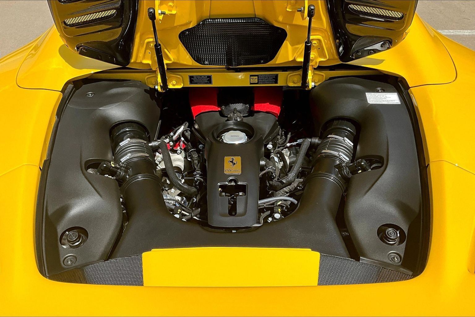 Used 2022 Ferrari F8 Tributo RWD image 24