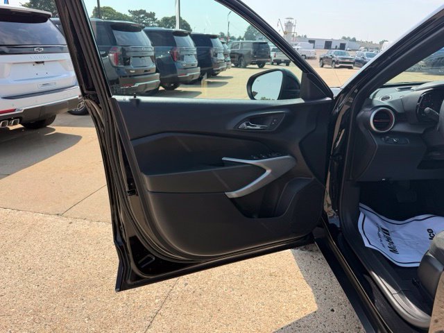 Certified 2024 Chevrolet Trax RS w/ Sunroof Package FWD image 32