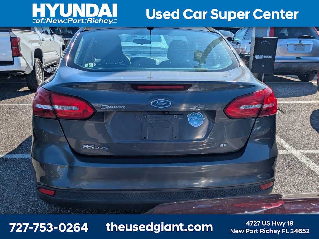 Used 2017 Ford Focus SE FWD image 3