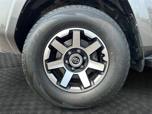 Used 2022 Toyota 4Runner TRD Off-Road Premium w/ Moonroof Package AWD/4WD image 9