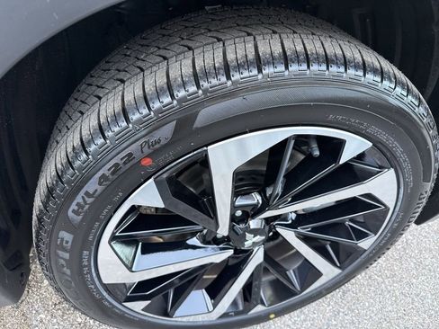 New 2025 Mitsubishi Outlander SE image 13